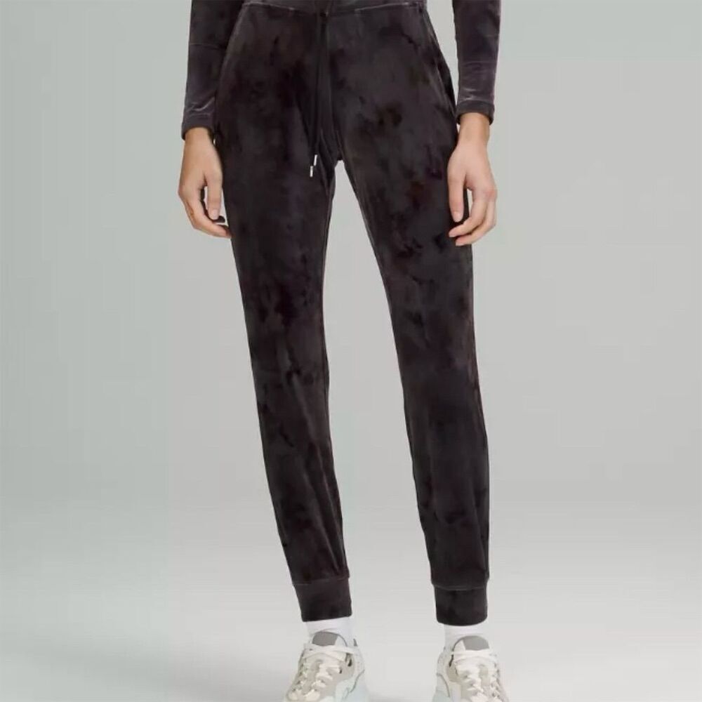 Lululemon Women's Ready to Crush Black Velour Jogger Pants Size 0 Casual